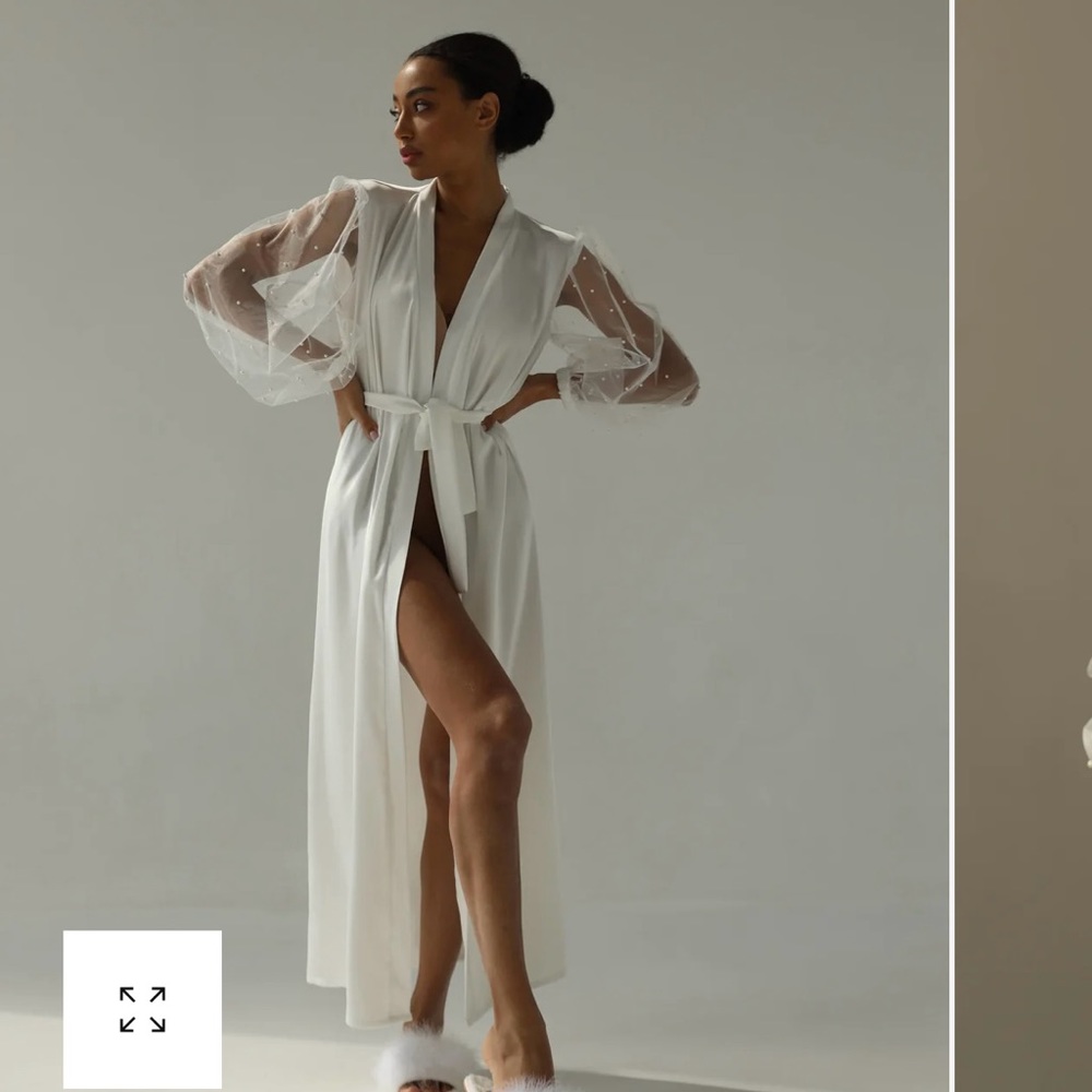 Therobeua, white, size small